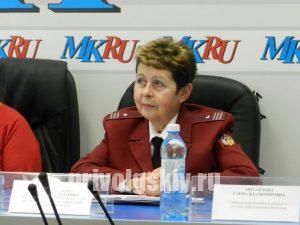 Саратовская область находится в преддверии сезона гриппа и ОРВИ. Об этом сегодня заявили эпидемиологи на круглом столе в пресс-центре "МК в Саратове". В обсуждении насущной проблемы приняли участие начальник отдела эпидемнадзора регионального управления Роспотребнадзора Наталья Красильникова, главный внештатный пульмонолог области Руслан Стешенко, главный внештатный инфекционист Кристина Рамазанова и главный внештатный детский инфекционист минздрава Елена Михайлова. "Саратовская область в преддверии сезона гриппа и ОРВИ. Сейчас превышения эпидпорогов не замечено: всего чуть больше 11 тысяч заболевших. Больше 80 % официально заболевших — дети, потому что родители чаще обращаются за медпомощью для них, в отличие от себя. Вирус гриппа еще не был выделен. Есть единичные случаи по всей России. Говорить о подъеме заболеваемости трудно. Ежегодно это происходит в декабре или январе, более точный прогноз сейчас давать трудно. Предполагается циркуляция гриппа видов А и B. Свиной грипп может прийти, но немного измененный: он будет называться "Мичиган", поскольку выявлен в связи с эпидситуацией на американском континенте", - рассказала Наталья Красильникова.