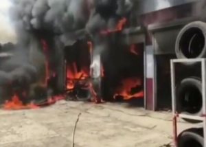 В Энгельсе сгорела автомойка