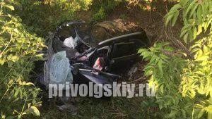 Под Саратовом в аварии погибли женщина и двое детей