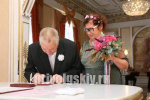 В Саратове зарегистрировали брак 82-летний жених и 71-летняя невеста