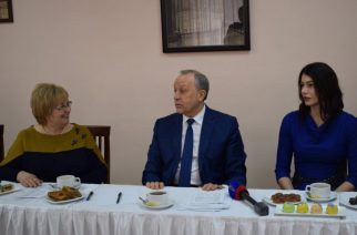 Губернатор Валерий Радаев провел встречу с активом Совета женщин Энгельсского района
