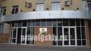 Из окна саратовского отдела полиции выпрыгнула 13-летняя девочка
