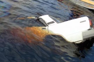 Со дна Волги достали автомобиль с трупом за рулем