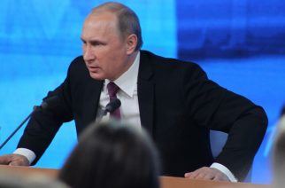 Владимир Путин потребовал пристального внимания к дорожному фонду в Саратове