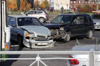 При столкновении автомобилей пострадали семь человек
