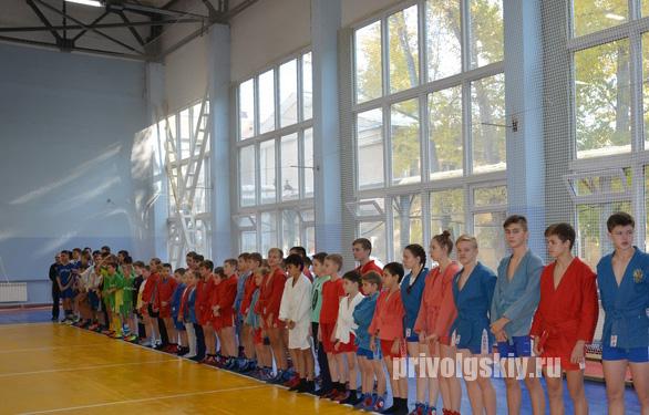 В поселке Приволжский после ремонта открылся спортивный зал