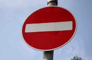 В Энгельсе временно ограничат движение и стоянку транспорта