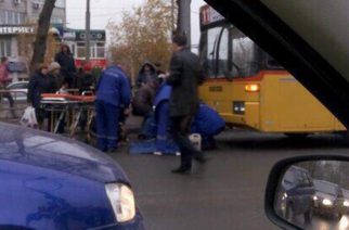 Родственники погибшей девушки под колесами автобуса №11 ищут свидетелей происшествия