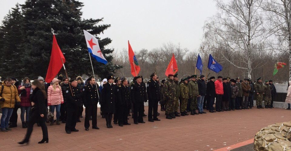В Саратове на Воскресенском кладбище состоялось мероприятие,посвященное Дню Неизвестного Солдата