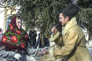 На площади ДК «Восход» состоялась театрализованная игровая программа «Крещенские узоры»