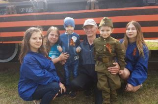 На улицах Энгельса  продолжается акция «Георгиевская ленточка»