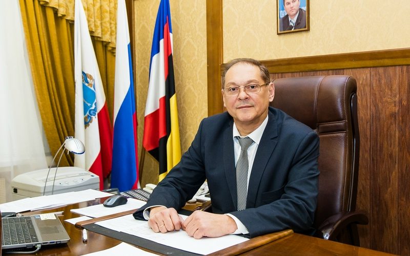 Поздравление Главы Энгельсского муниципального района А.М. Стрелюхина выпускникам 2018 года