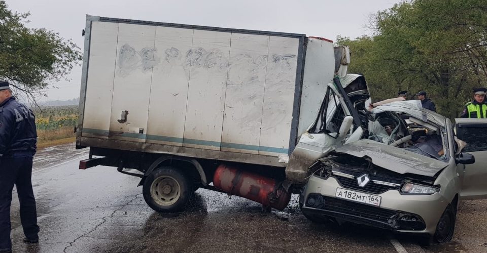 Автокатастрофа под Балаковом унесла жизни пяти человек