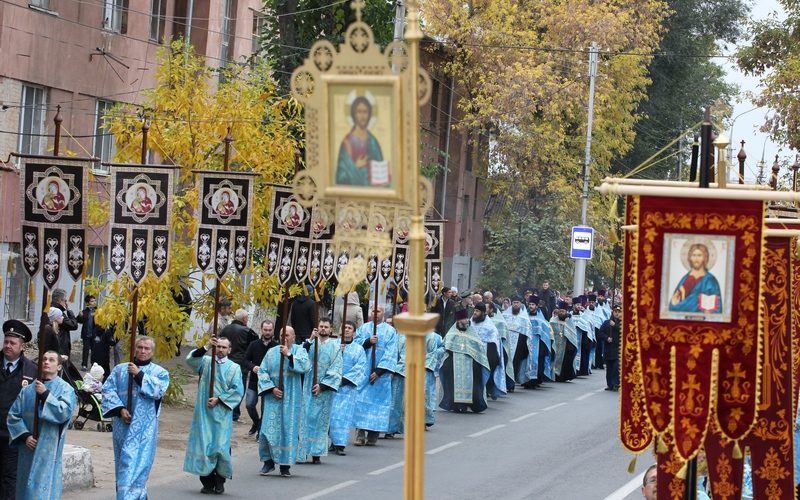 В праздник Покрова Пресвятой Богородицы по улицам Энгельса проследовал крестный ход