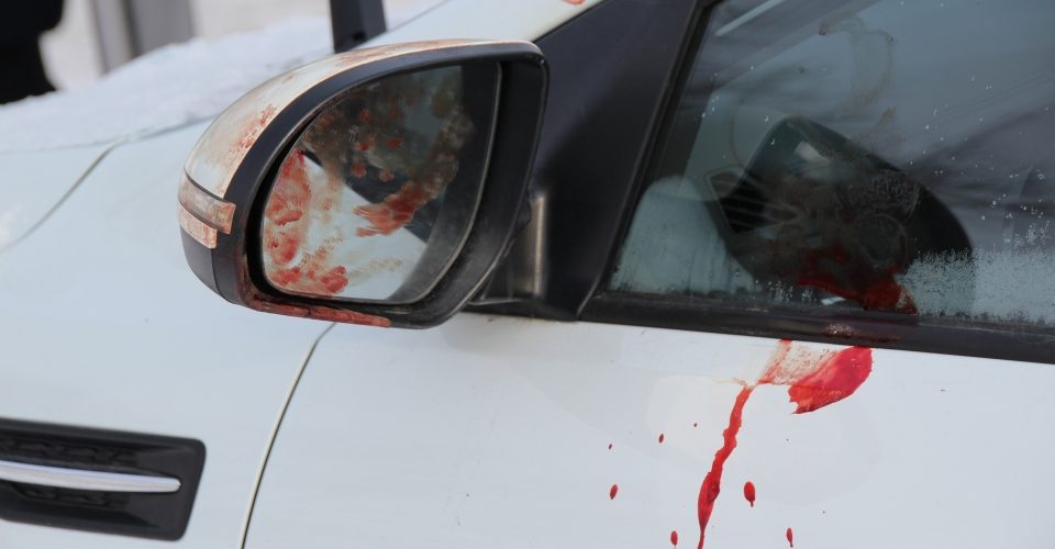 Курсант из Воронежа разгромил шесть автомобилей на стоянке в центре Саратова