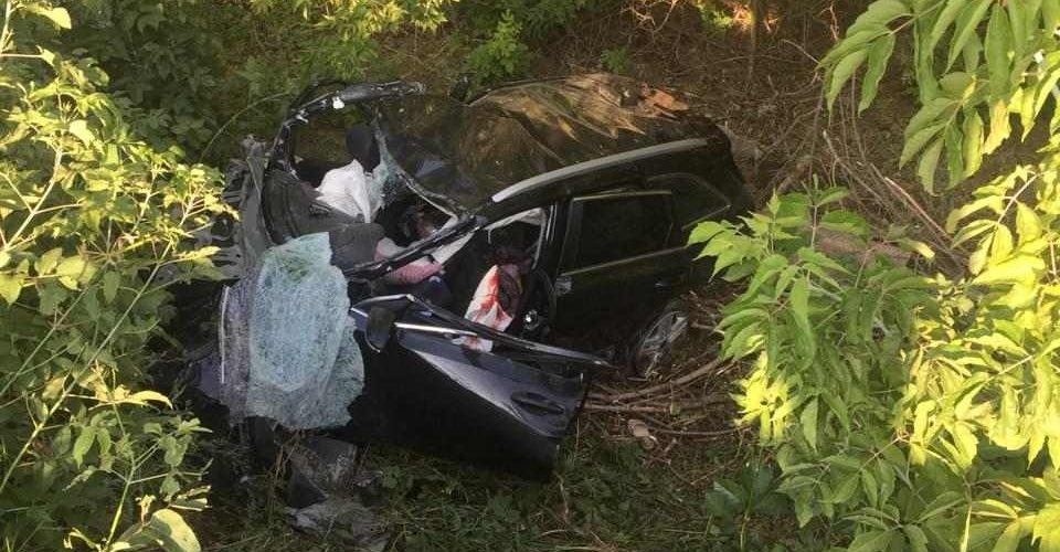 Под Саратовом в аварии погибли женщина и двое детей