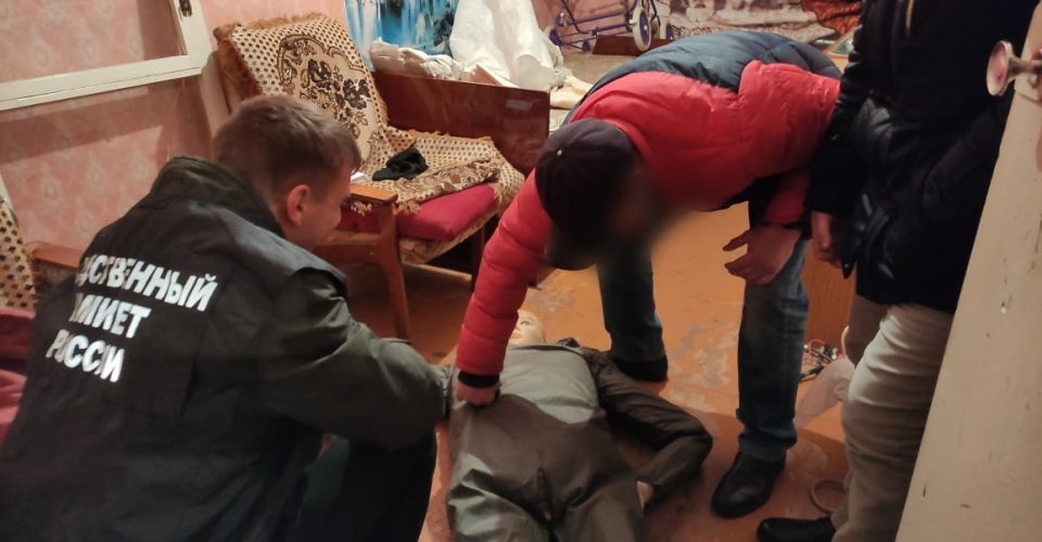 За спрятанный телефон сын зверски убил пожилую мать