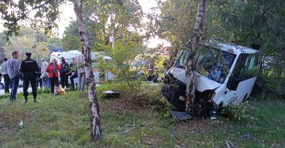 В Ленинском районе Саратова в ДТП попала маршрутка с пассажирами