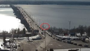 Спасатели ищут в Волге человека, упавшего с моста Саратов - Энгельс