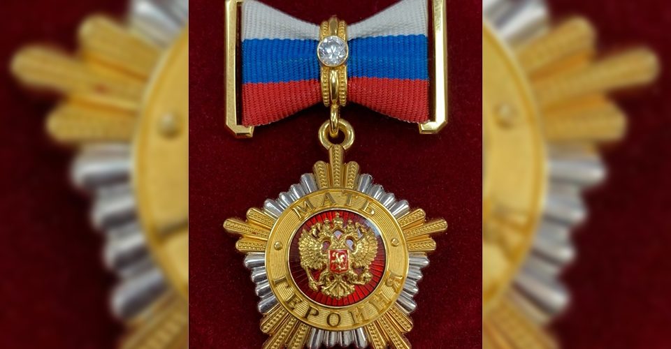 Владимир Путин отметил наградами РФ саратовцев- многодетную мать, учителя и машиниста