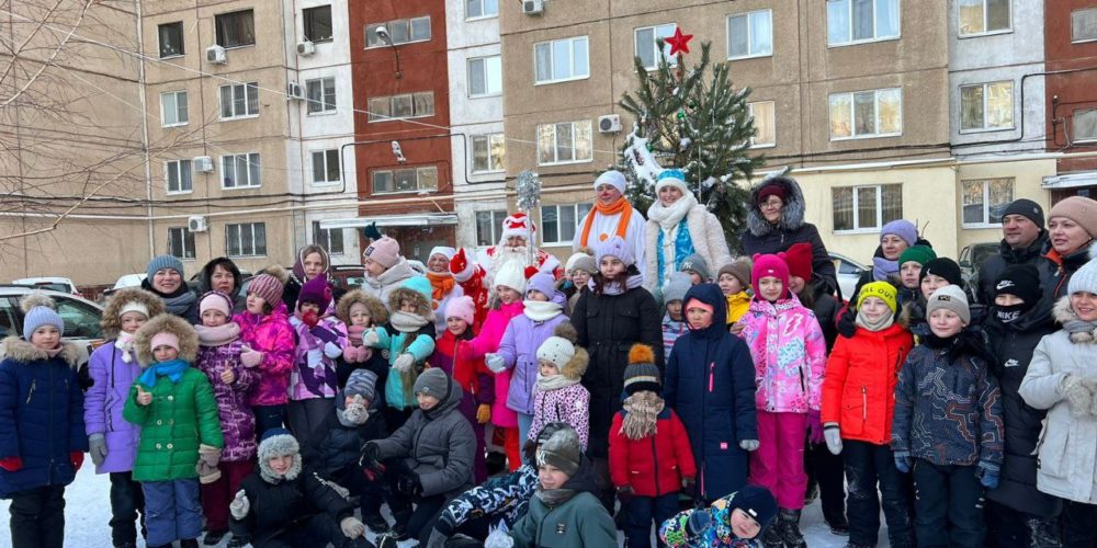Веселый «Праздник двора» для горожан прошел в одном из микрорайонов Энгельса