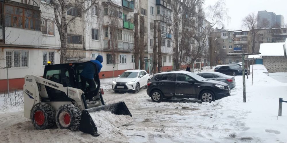 В Энгельсе продолжается проверка содержания дворовых территорий