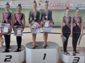  Энгельсские гимнастки завоевали золотые медали на областном чемпионате 