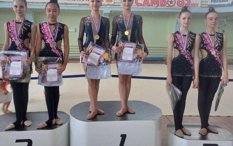 Энгельсские гимнастки завоевали золотые медали на областном чемпионате