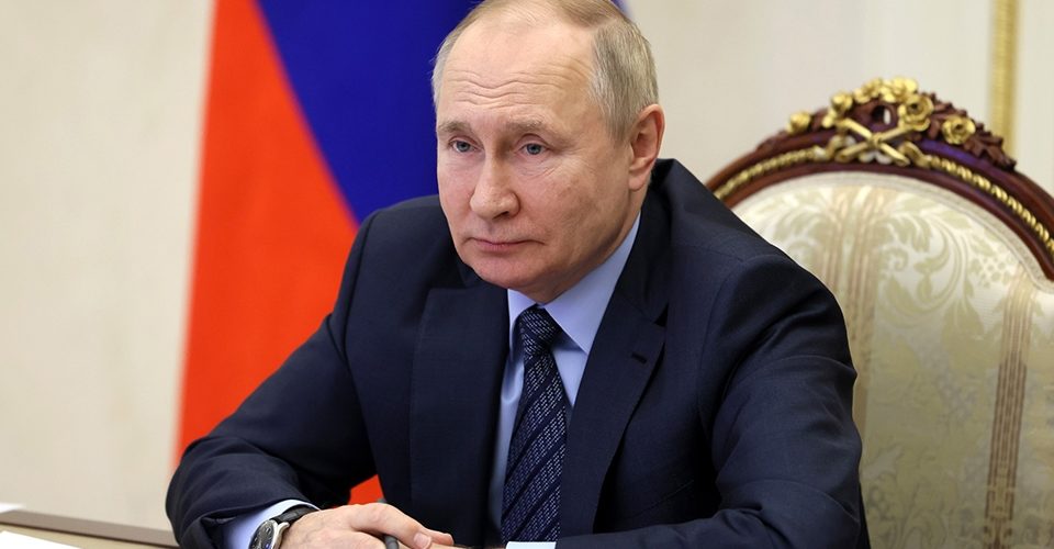 Владимир Путин отметил заслуги двух саратовских ветеранов и железнодорожника