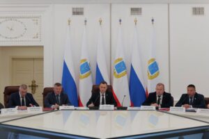 Роман Бусаргин провел совещание с зампредами и министрами, главами районов