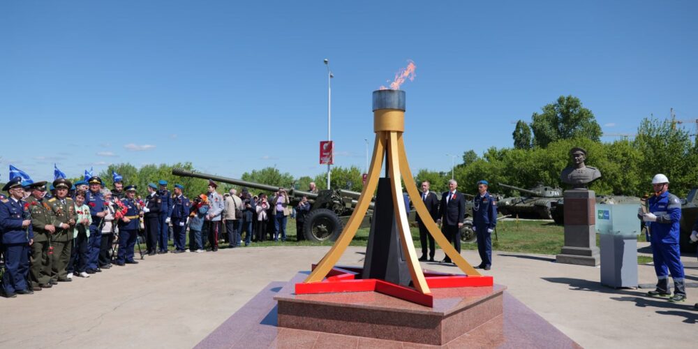 В преддверии Дня Победы в энгельсском парке Патриот  зажгли новый Вечный огонь