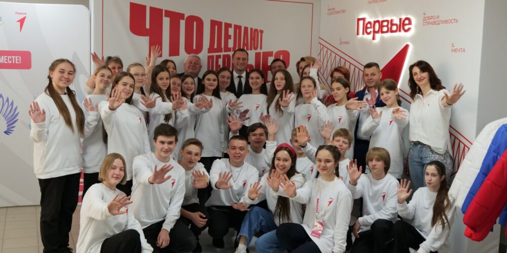 Роман Бусаргин встретился с учащимися, представивших регион на Всероссийской школьной весне