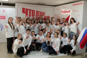 Роман Бусаргин встретился с учащимися, представивших регион на Всероссийской школьной весне