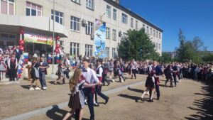 В школах Энгельса прозвенел последний звонок