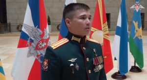 Министр обороны РФ вручил медаль "Золотая звезда"нашему земляку подполковнику Мирлану Джумагалиеву