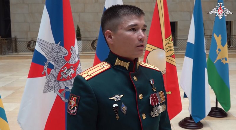 Министр обороны РФ вручил медаль «Золотая звезда»нашему земляку подполковнику Мирлану Джумагалиеву