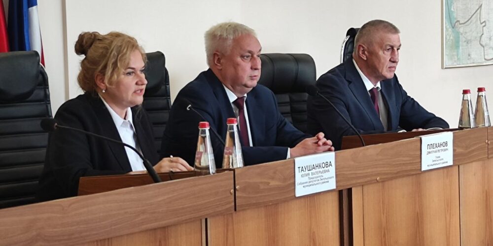 В Энгельсе прошло внеочередное заседание Собрания депутатов