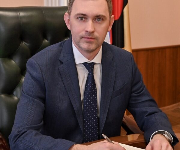 «Последний звонок.» Поздравление Главы Энгельсского района Максима Леонова