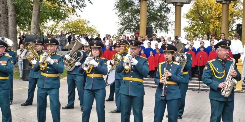 В парке «Покровский» стартовали выступления оркестров