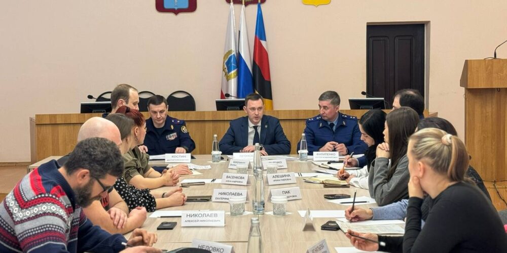 Глава ЭМР Максим Леонов провёл приём многодетных семей