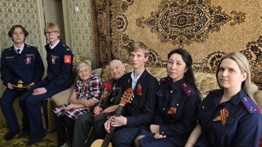 В Энгельсе поздравляют с наступающим Днём Победы  ветеранов Великой Отечественной войны