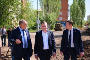 В Энгельсе специалисты приступили к прокладке новой ветки самотечного коллектора