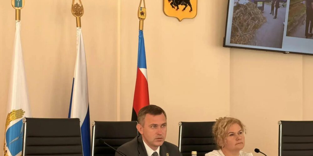 Глава ЭМР Максим Леонов провёл заседание штаба по благоустройству