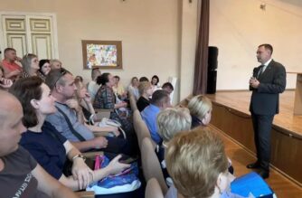Максим Леонов провёл встречу с жителями, чье имущество пострадало в результате атаки БПЛА