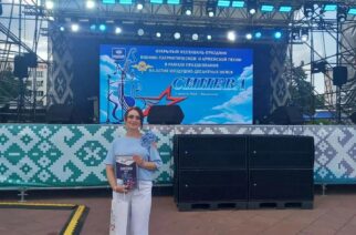 Вокалистка из Энгельса  на фестивале «Синева»продемонстрировала отточенное исполнительское мастерство