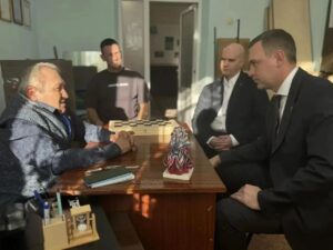 Глава ЭМР Максим Леонов посетил Энгельсскую организацию «Всероссийское общество инвалидов»
